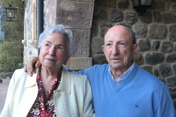 Manel Cayo con su esposa Carmen Dosal